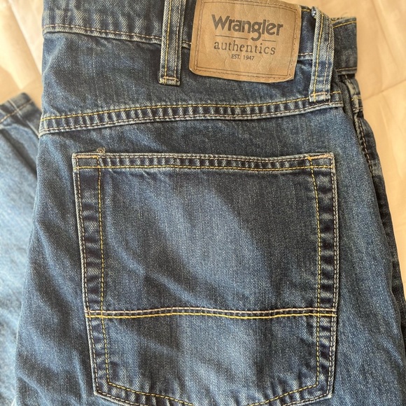 Wrangler Authentics Relaxed Fit Boot Cut Jeans 34/32 Medium Indigo - Picture 14 of 14
